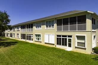 Carriage Park Condos in Melbourne, FL - Building Photo - Building Photo