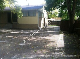 5490 W 10th Ave in Lakewood, CO - Building Photo