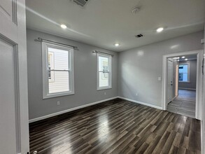 125 Clarke Ave-Unit -2 in Jersey City, NJ - Building Photo - Building Photo