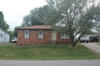 1808 Oakwood Dr in Shelbyville, KY - Foto de edificio - Building Photo