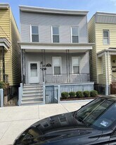 25 E 18th St in Bayonne, NJ - Building Photo