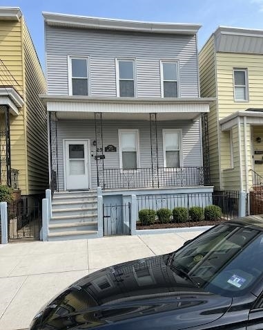 property at 25 E 18th St