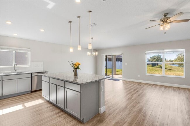 7326 34th Ct E in Sarasota, FL - Building Photo - Building Photo