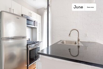 826 9th Ave in New York, NY - Building Photo - Building Photo