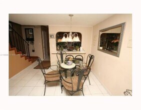 6707 N Kendall Dr in Miami, FL - Building Photo - Building Photo