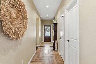 102 Golfview Ct in Montgomery, TX - Building Photo - Building Photo