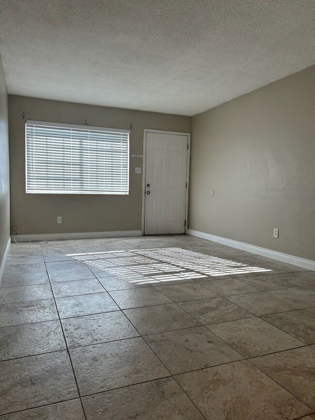 702 W Atkins Ave in Ridgecrest, CA - Building Photo - Building Photo