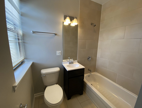 2807 W Lawrence Ave, Unit C1W in Chicago, IL - Foto de edificio - Building Photo
