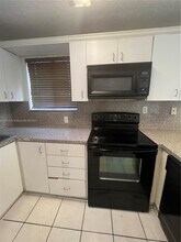 8170 NW 10th St in Miami, FL - Building Photo - Building Photo