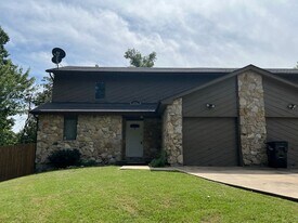 203-203 Briarcrest Ct in Columbia, MO - Building Photo