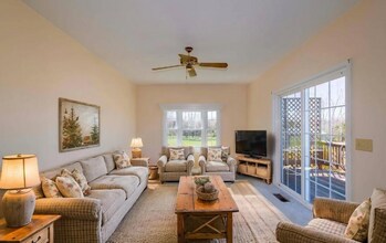 23217 Village Rd in Unionville, VA - Foto de edificio - Building Photo