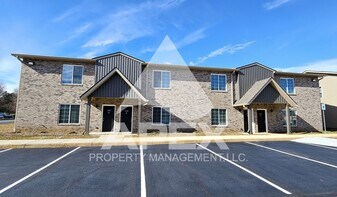 1103 Avalon Dr in Louisville, TN - Building Photo