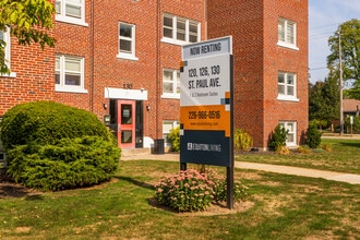 Park Manor in Brantford, ON - Building Photo - Building Photo