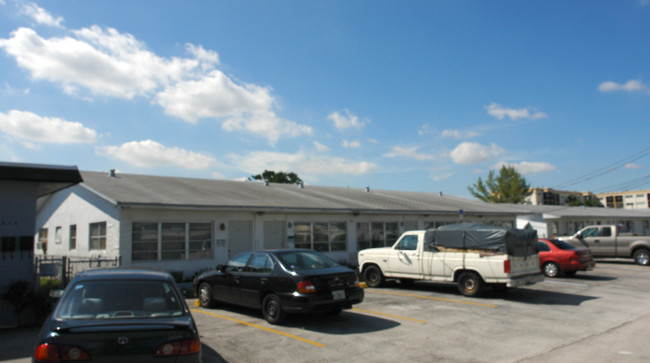 820 SW 2nd St in Hallandale Beach, FL - Building Photo - Building Photo