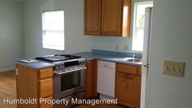 1485 Chester Ave in Arcata, CA - Building Photo - Building Photo