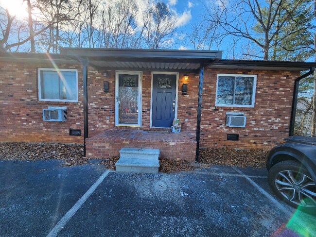 22 Crescent St in Johnson City, TN - Foto de edificio - Building Photo