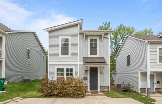 property at 2821 Shamrock Dr