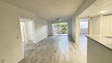 5025 Wiles Rd in Coconut Creek, FL - Building Photo - Building Photo