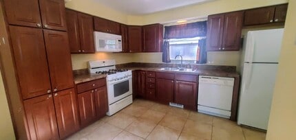 800 Goethe St in Elgin, IL - Building Photo - Building Photo
