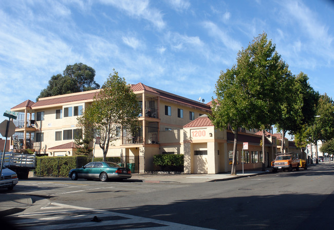 1200-1250 Bissell Ave in Richmond, CA - Foto de edificio - Building Photo