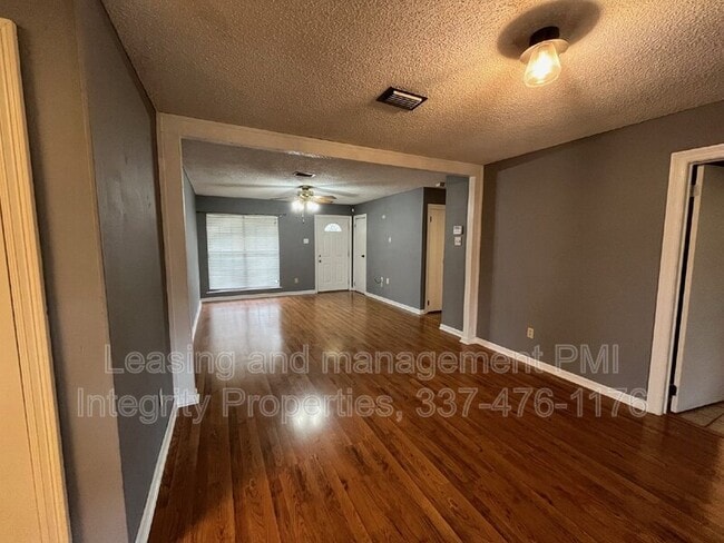 107 Village Ln in Lafayette, LA - Building Photo - Building Photo