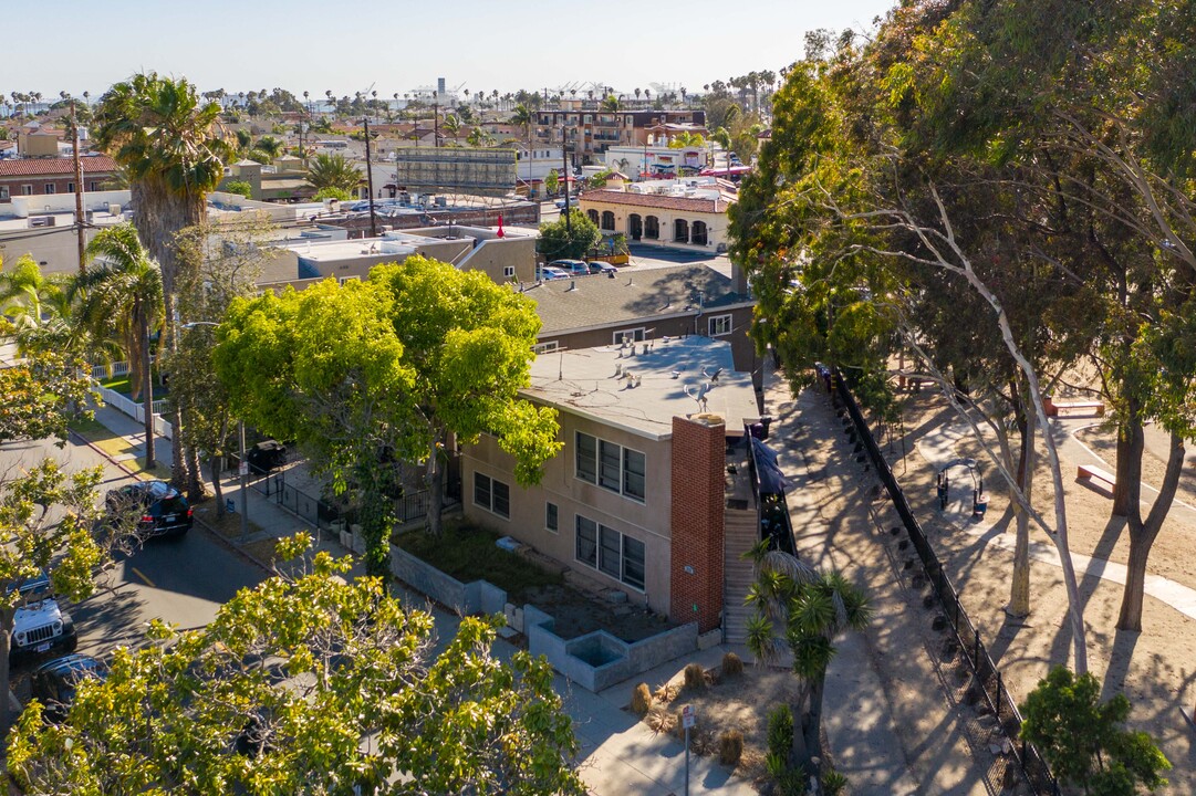 213 Park Ave in Long Beach, CA - Building Photo