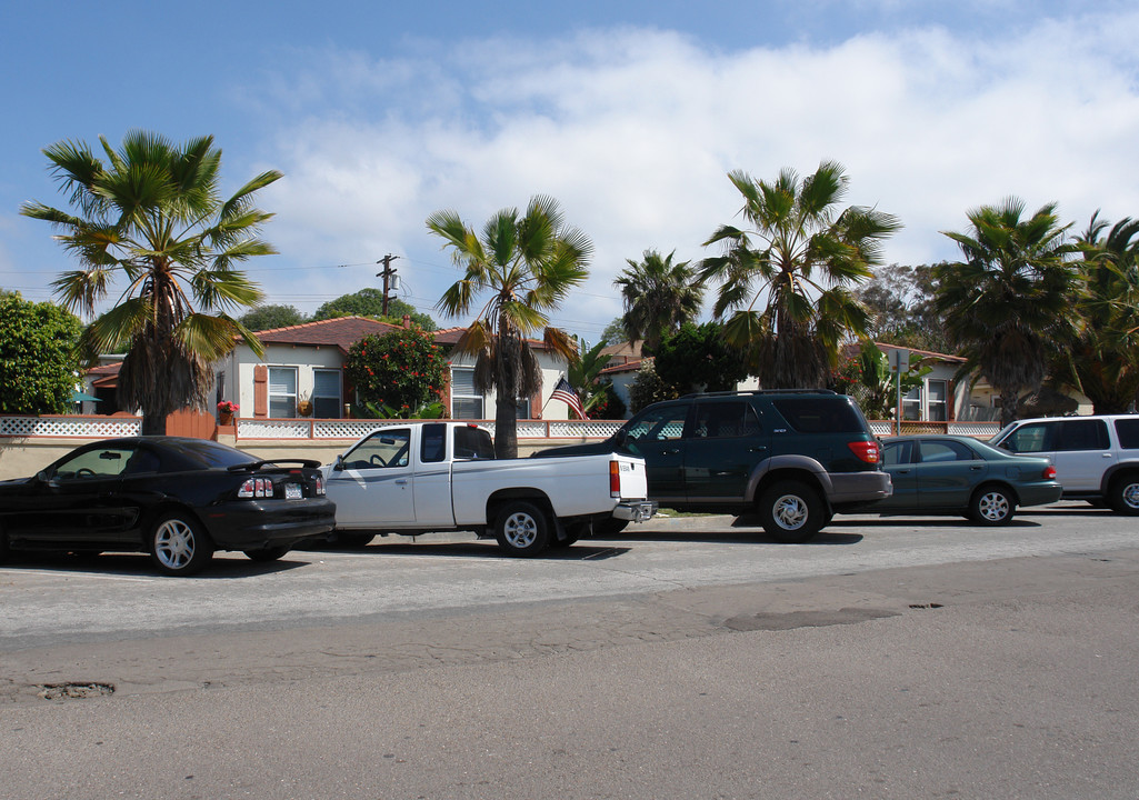 1042-1044 Felspar St in San Diego, CA - Building Photo