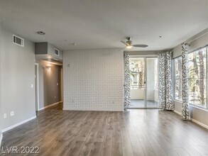7119 S Durango Dr in Las Vegas, NV - Building Photo - Building Photo