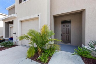 424 Newmont Cir in Ruskin, FL - Building Photo - Building Photo