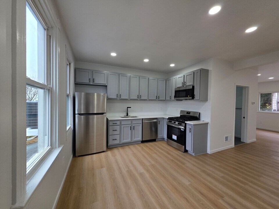 36 Woessner Ave in Pittsburgh, PA - Building Photo