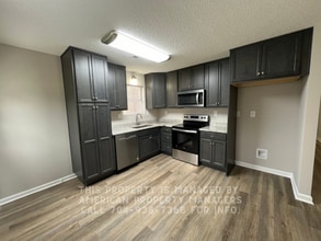 318 Rustic Rd in Mooresville, NC - Foto de edificio - Building Photo