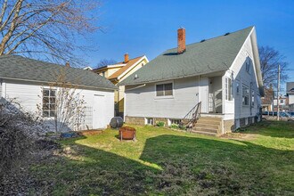 1208 Hovey St SW in Grand Rapids, MI - Building Photo - Building Photo