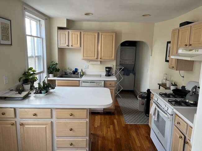 126 Pleasant St in Marblehead, MA - Building Photo - Building Photo