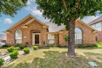 2832 Bluffview Dr in Lewisville, TX - Building Photo - Building Photo