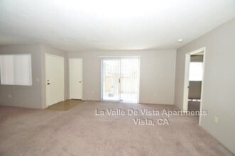 La Valle De Vista in Vista, CA - Foto de edificio - Building Photo