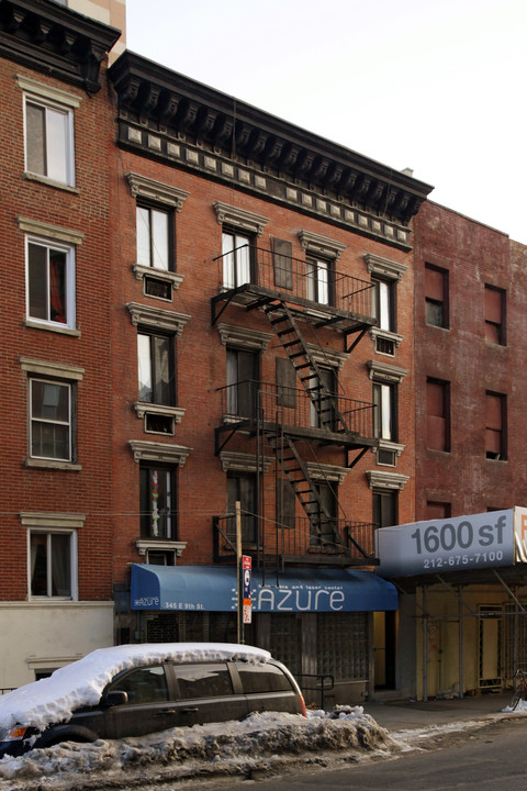 345 E 9th St in New York, NY - Building Photo