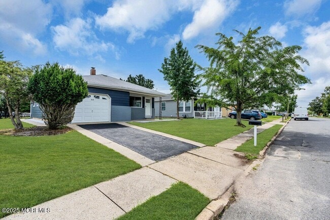 24 Liberta Dr in Toms River, NJ - Building Photo - Building Photo