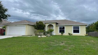 519 SW Laconic Ave in Port St. Lucie, FL - Building Photo