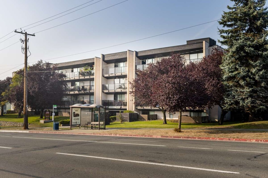 1204 Yates Street Apartments in Victoria, BC - Building Photo