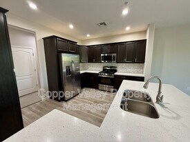 2425 W Bronco Butte Trl in Phoenix, AZ - Building Photo