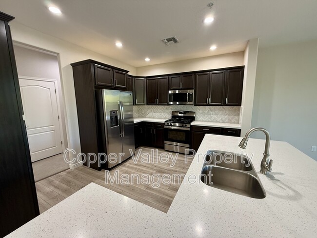 property at 2425 W Bronco Butte Trl