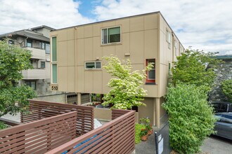 SUNBREAKER CONDOMINIUM in Seattle, WA - Building Photo - Building Photo