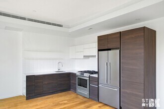 209 Jackson St in Brooklyn, NY - Foto de edificio - Building Photo