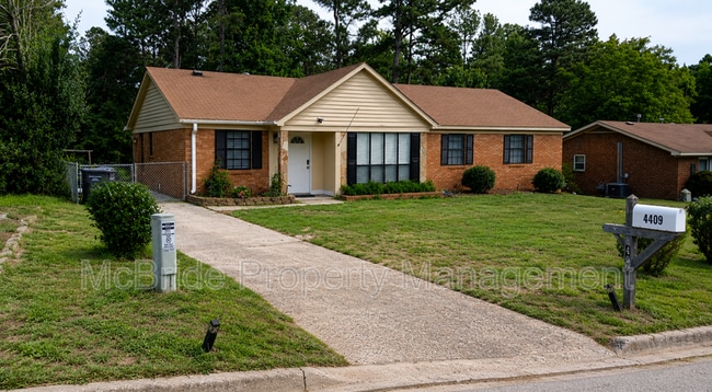 property at 4409 Roxbury Dr