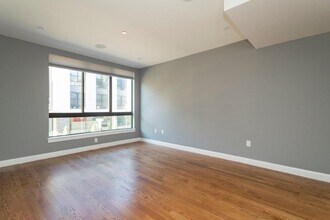 309 D St, Unit 5 in Boston, MA - Building Photo - Building Photo