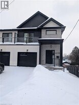 42 Wellington St in Brant, ON - Building Photo