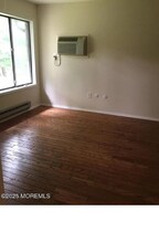 84 Amberly Dr, Unit J in Manalapan, NJ - Foto de edificio - Building Photo