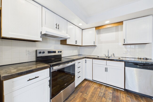 20 Oak St in North Providence, RI - Building Photo - Building Photo