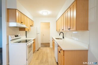 38 Enid St in Bridgeport, CT - Building Photo - Building Photo