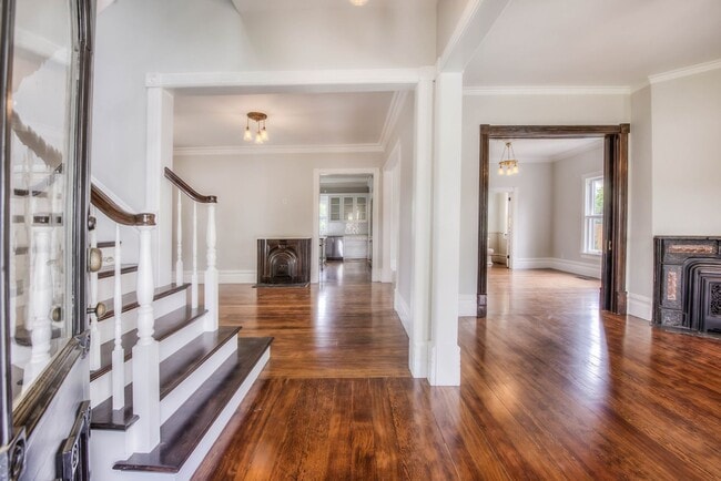205 E Palmyra Ave in Orange, CA - Building Photo - Building Photo